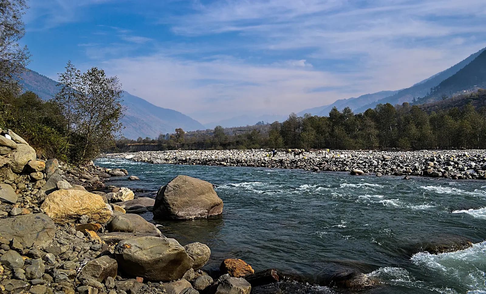 The Beas river running over boulders through the Kullu valley at Manali, Himachal Pradesh