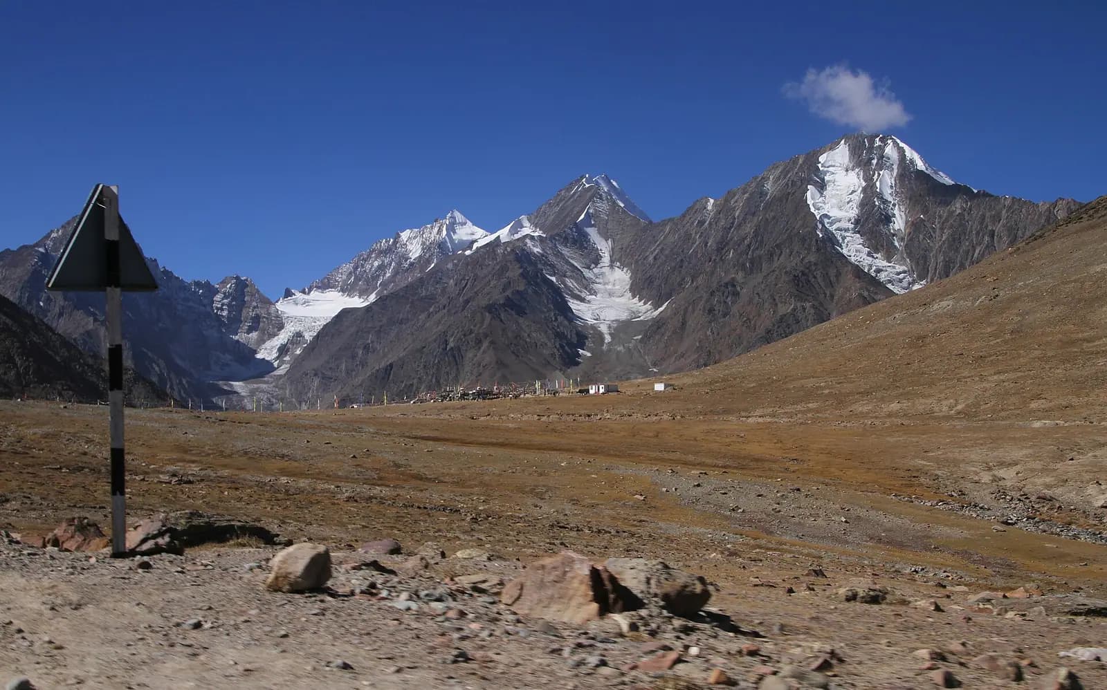 Snow peaks above the high grassland at Kunzum Pass, Himachal Pradesh