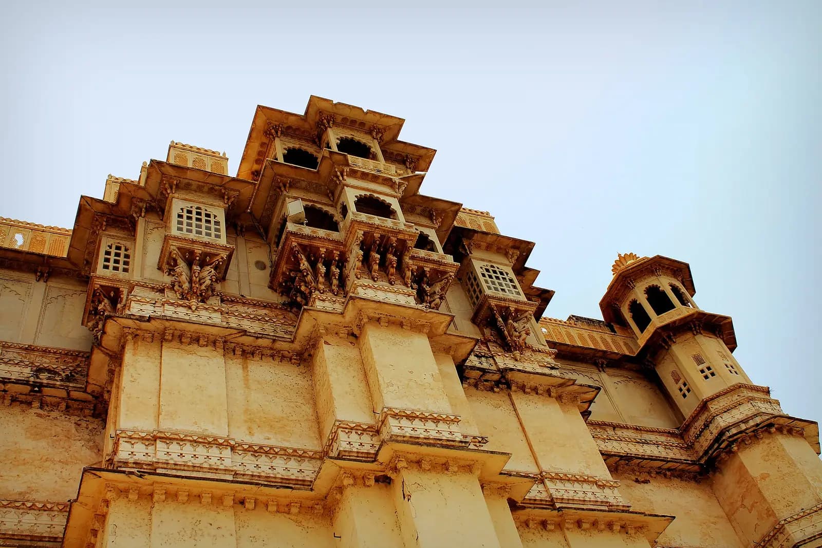 The long white facade of the City Palace above Lake Pichola in Udaipur, Rajasthan
